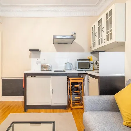 Luxury 3 Bedroom Flat Trafalgar Square, Embankment, Waterloo