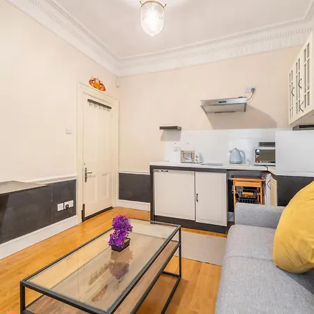 Luxury 3 Bedroom Flat Trafalgar Square, Embankment, Waterloo Apartment London