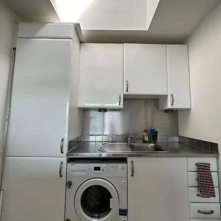 Bright And Airy Islington Apartment London