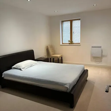 Bright And Spacious Flat In Wimbledon, Apartment *
