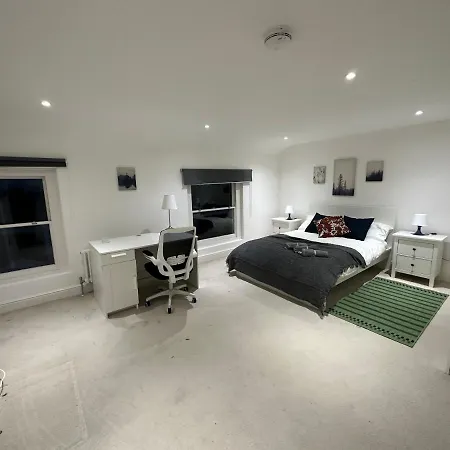 Apartament Delightful New Ensuite Bedroom With Stunning Shared Kitchen & Living -1c The Charteris