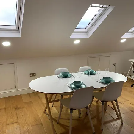 Delightful New Ensuite Bedroom With Stunning Shared Kitchen & Living -1c The Charteris * Londyn