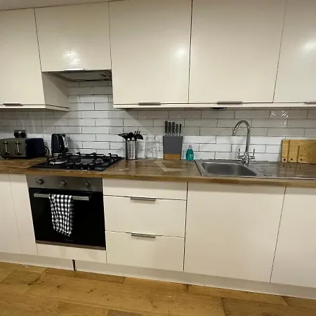 Apartament Delightful New Ensuite Bedroom With Stunning Shared Kitchen & Living -1c The Charteris Londyn