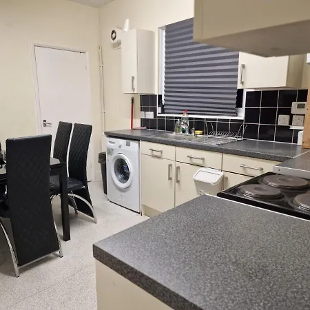 Spacious And Homely One Bedroom *