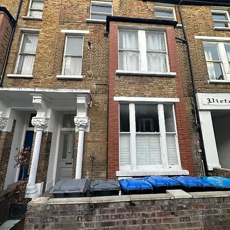Apartament Delightful New Ensuite Bedroom With Stunning Shared Kitchen & Living -1c The Charteris