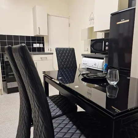 Spacious And Homely One Bedroom Homestay London