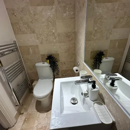 Apartament Delightful New Ensuite Bedroom With Stunning Shared Kitchen & Living -1c The Charteris Londyn