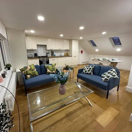 Delightful New Ensuite Bedroom With Stunning Shared Kitchen & Living -1c The Charteris Apartament Londyn