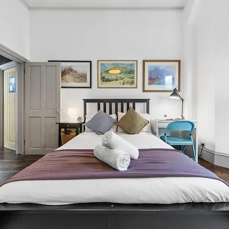 Quiet 2x Bedroom Victorian Terrace Flat + Garden London