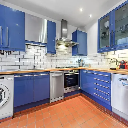 Quiet 2x Bedroom Victorian Terrace Flat + Garden