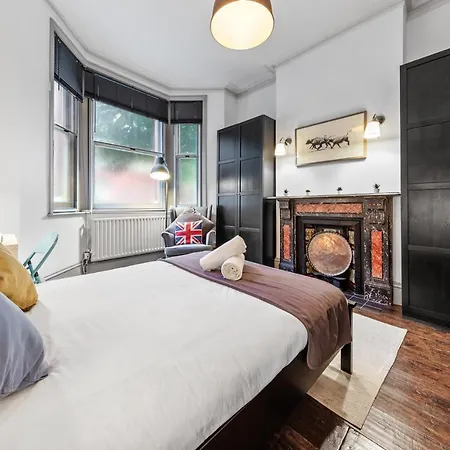 Apartment Quiet 2x Bedroom Victorian Terrace Flat + Garden