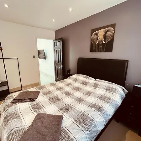 Spacious 1 Bed Flat Near Heathrow Hillingdon