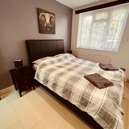 Apartment Spacious 1 Bed Flat Near Heathrow *