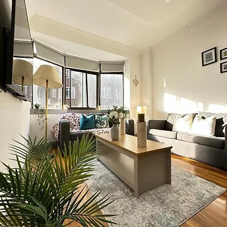 Stylish 1-bedroom And Living In
