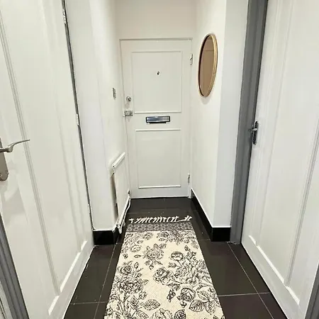 Stylish 1-bedroom And Living In * London