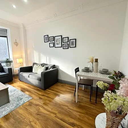 Stylish 1-bedroom And Living In