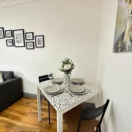 Apartment Stylish 1-bedroom And Living In