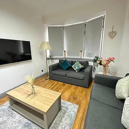 Stylish 1-bedroom And Living In * London