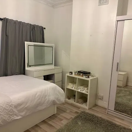 Spacious And Homely One Bedroom