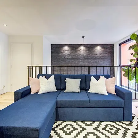 Shoreditch 3-storey Maisonette - By Living Elite London