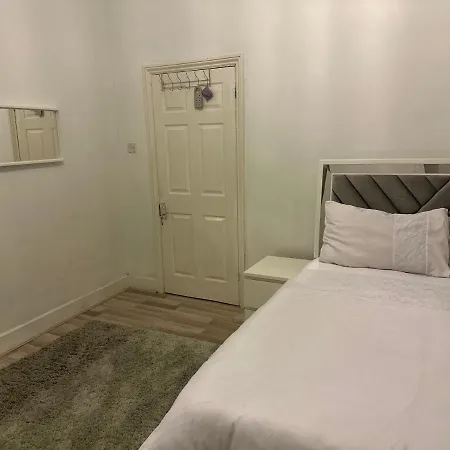 Spacious And Homely One Bedroom Homestay London