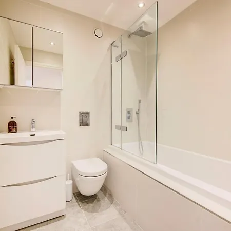 Shoreditch 3-storey Maisonette - By Living Elite London