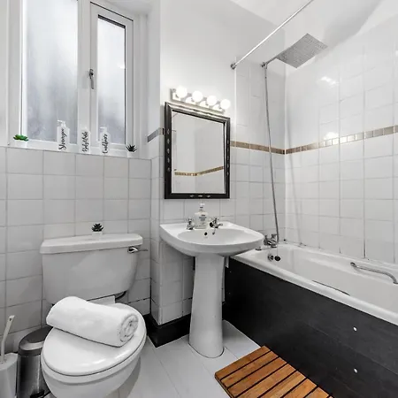 Apartment Quiet 2x Bedroom Victorian Terrace Flat + Garden