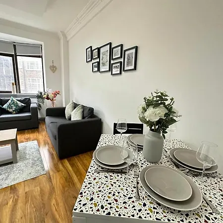 Stylish 1-bedroom And Living In Apartment