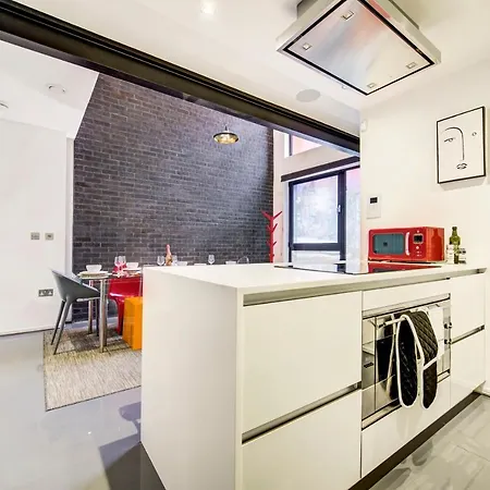 Shoreditch 3-storey Maisonette - By Living Elite London