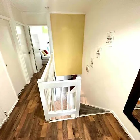 Garden Flat Whitechapel *