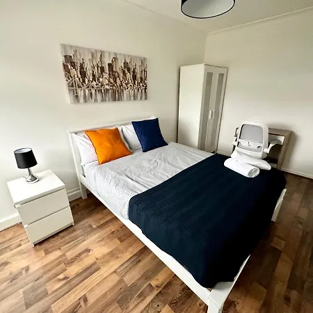 Garden Flat Whitechapel *