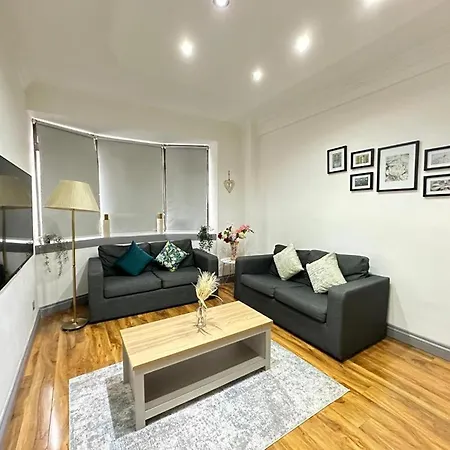 Stylish 1-bedroom And Living In Apartment