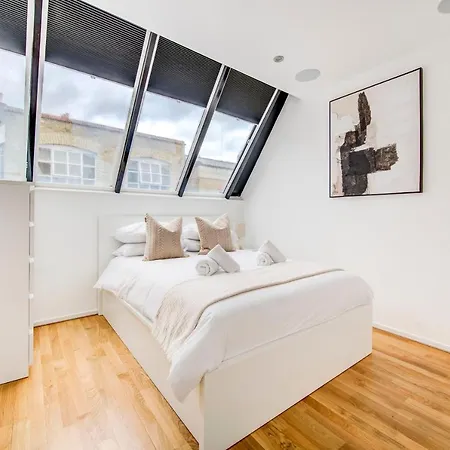 Shoreditch 3-storey Maisonette - By Living Elite