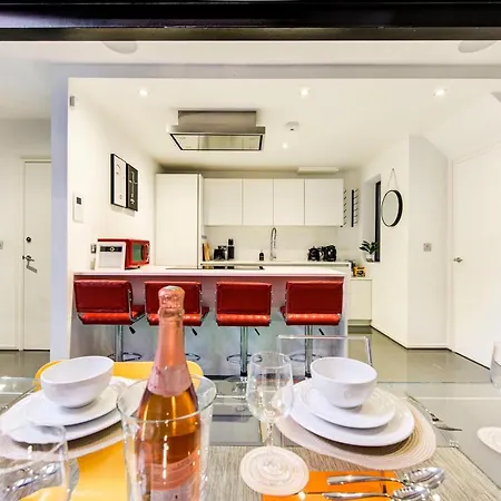 Shoreditch 3-storey Maisonette - By Living Elite London