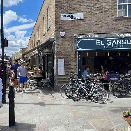 Cool Dalston Studio With Balcony And Gym * 런던