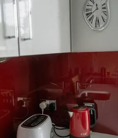 아파트 Cool Dalston Studio With Balcony And Gym 런던