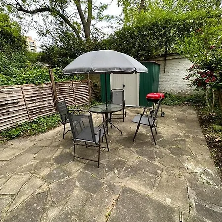 Garden Flat Whitechapel *