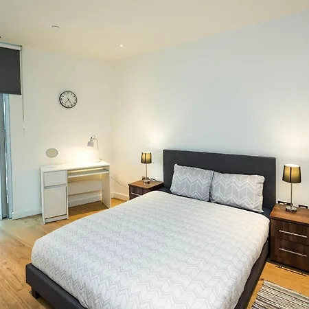 Pico 2 Double Bedroom In Battersea London