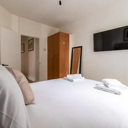 3-bed Marylebone Marvel Apartment London