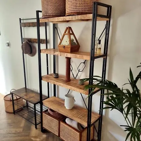 Spacious & Renovated 1-Bed Garden Flat In London *