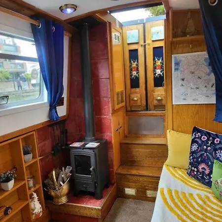 Cosy Canal Boat In Little Venice By Paddington For Family & Friends