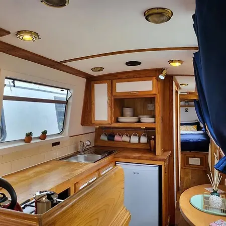 Cosy Canal Boat In Little Venice By Paddington For Family & Friends Botel *