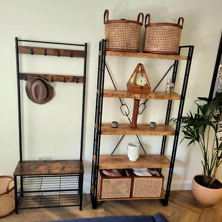 Spacious & Renovated 1-Bed Garden Flat In London *
