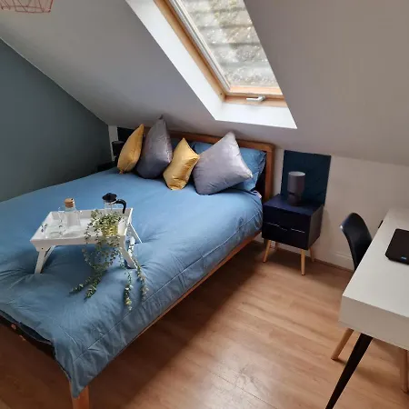 What A Great Location In With 4 Bedrooms! Holiday home Bromley