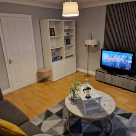What A Great Location In With 4 Bedrooms! Holiday home *