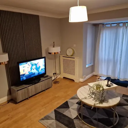What A Great Location In With 4 Bedrooms! Holiday home *