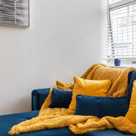 Modern Flat In Golders London