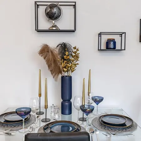 Modern Flat In Golders