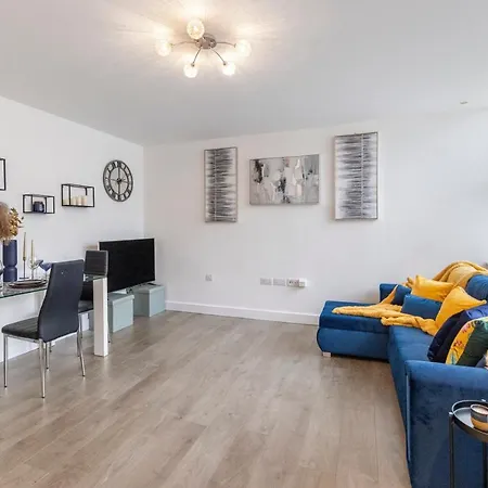 Apartment Modern Flat In Golders *