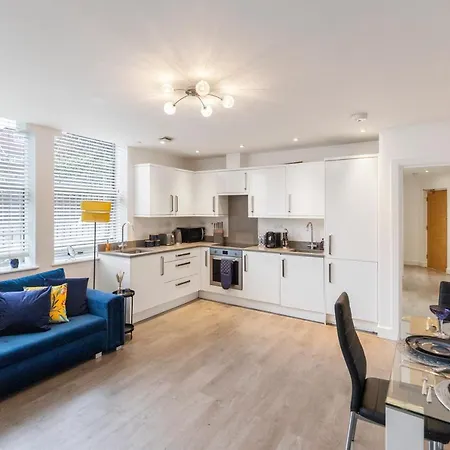 Modern Flat In Golders * London
